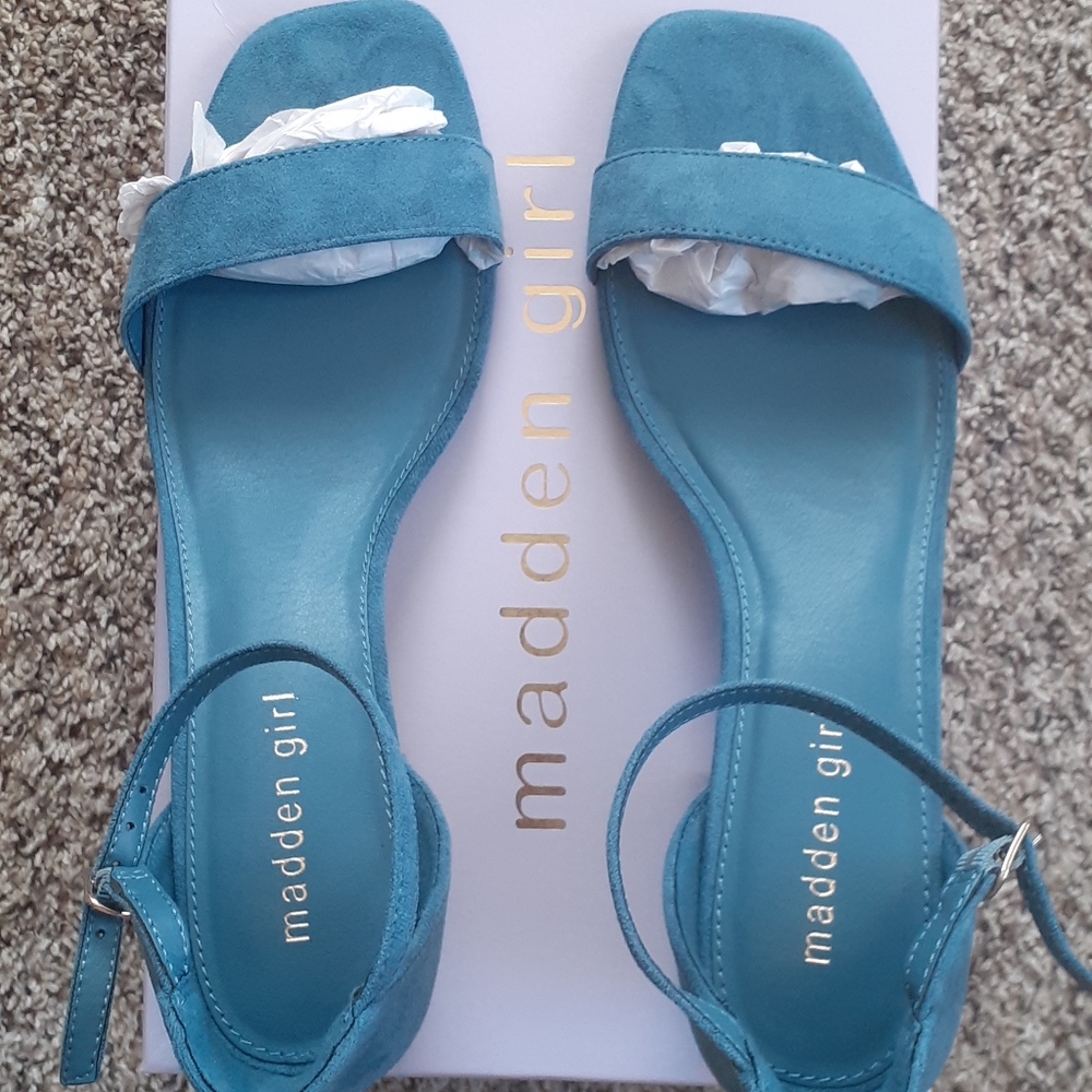 Women sandals